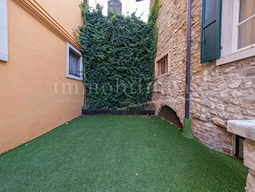 Immagine 3 di Rustico / casale in vendita  in Piazzetta Portici a Torri Del Benaco