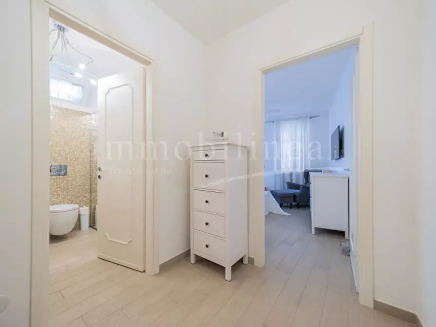 Immagine 7 di Rustico / casale in vendita  in Piazzetta Portici a Torri Del Benaco