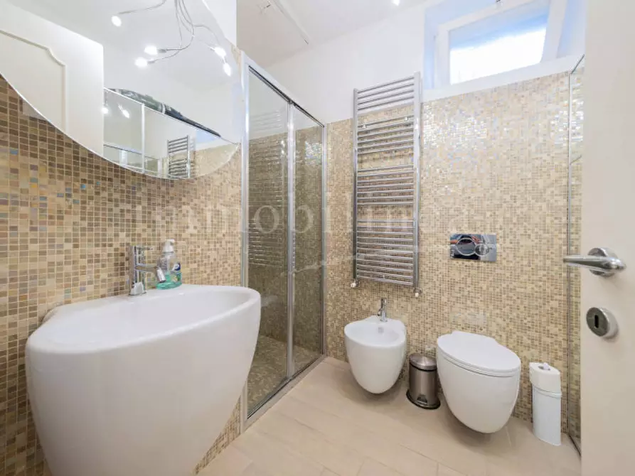 Immagine 8 di Rustico / casale in vendita  in Piazzetta Portici a Torri Del Benaco