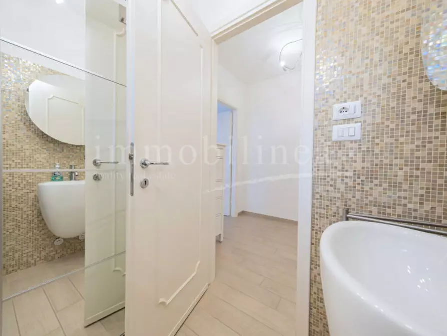 Immagine 9 di Rustico / casale in vendita  in Piazzetta Portici a Torri Del Benaco