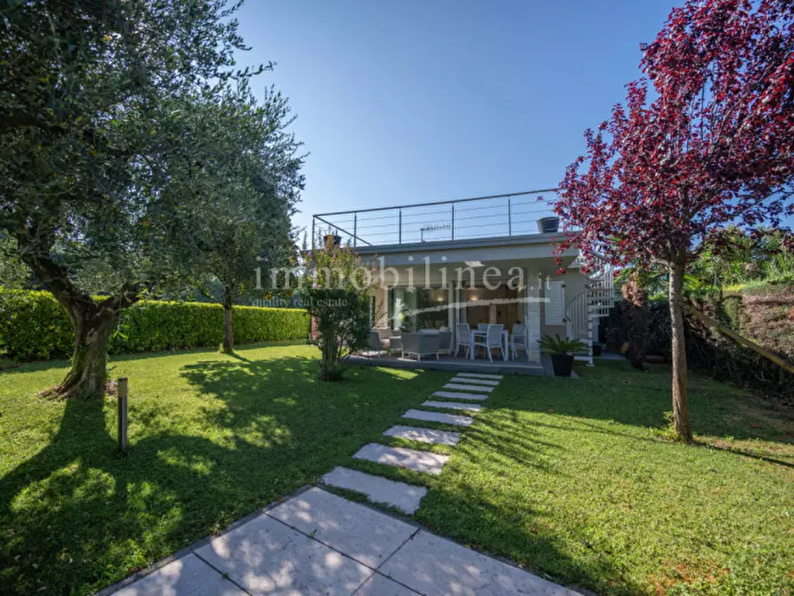 Immagine 1 di Villa in vendita  in Giare - Valsorda a Bardolino