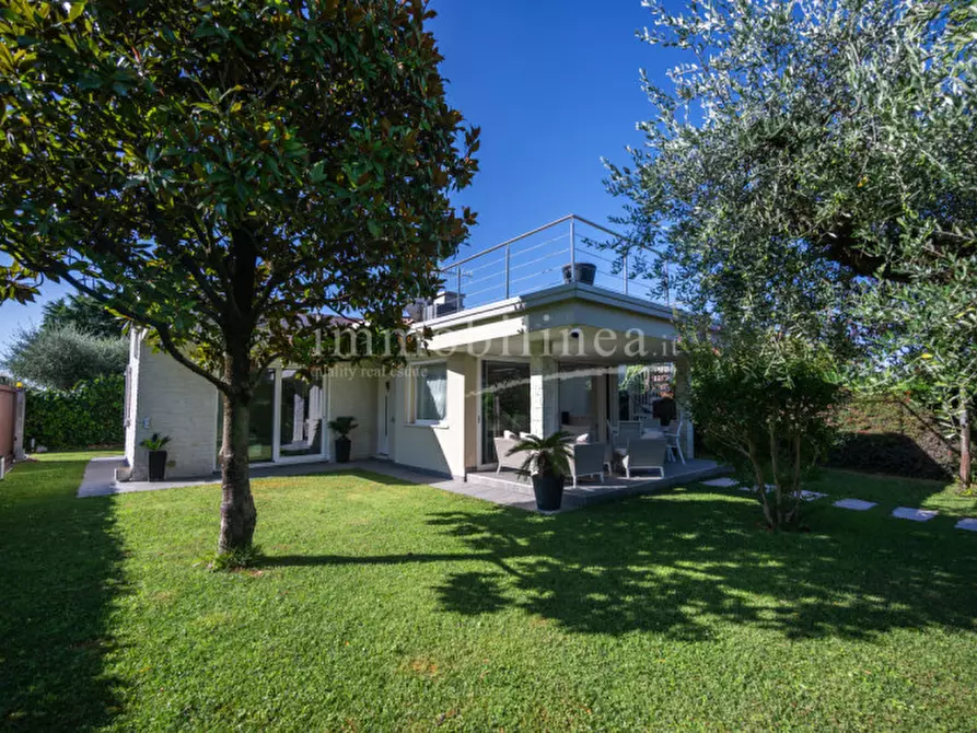 Immagine 5 di Villa in vendita  in Giare - Valsorda a Bardolino