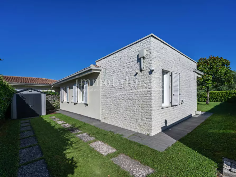 Immagine 8 di Villa in vendita  in Giare - Valsorda a Bardolino