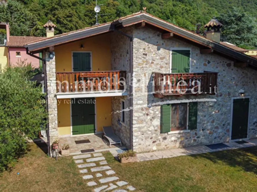 Immagine 2 di Villa in vendita  in via volpara 5 a Torri Del Benaco
