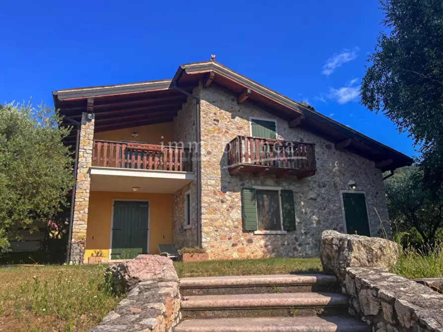 Immagine 3 di Villa in vendita  in via volpara 5 a Torri Del Benaco