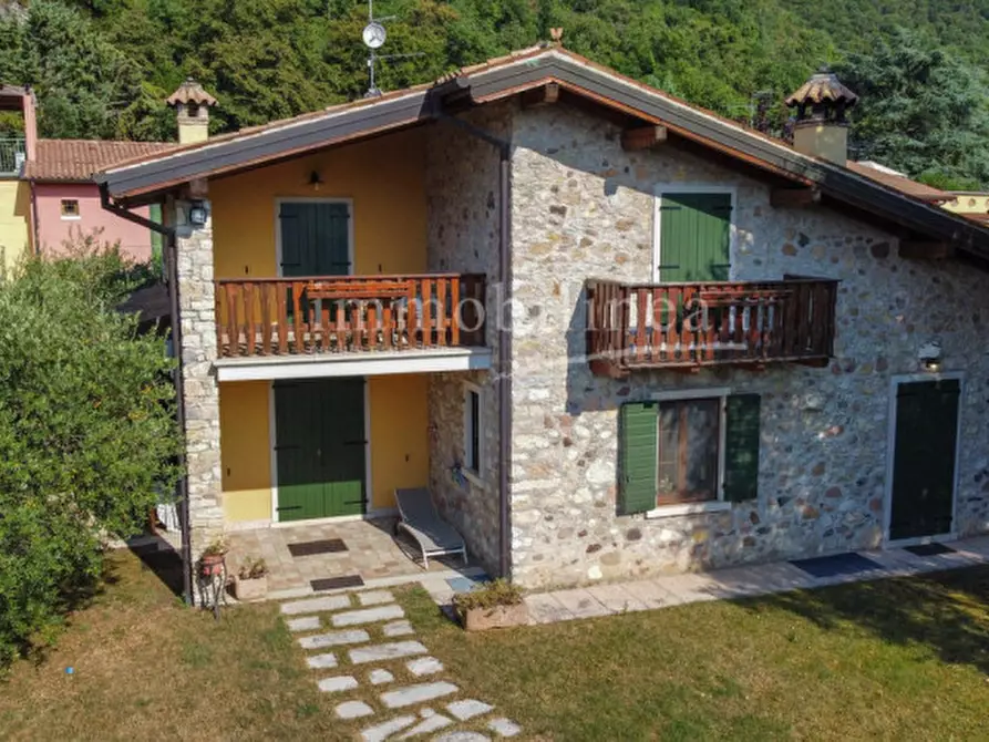 Immagine 3 di Villa in vendita  in via volpara 5 a Torri Del Benaco