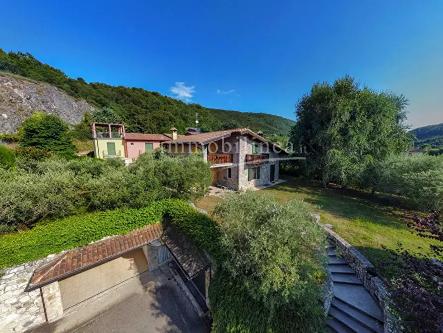 Immagine 8 di Villa in vendita  in via volpara 5 a Torri Del Benaco