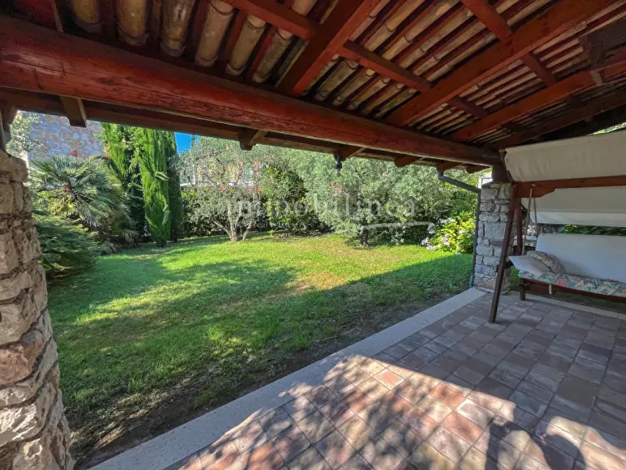 Immagine 13 di Villa in vendita  in via volpara 5 a Torri Del Benaco