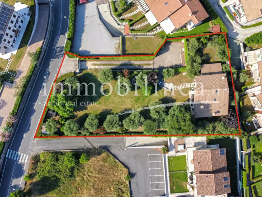 Immagine 14 di Villa in vendita  in via volpara 5 a Torri Del Benaco