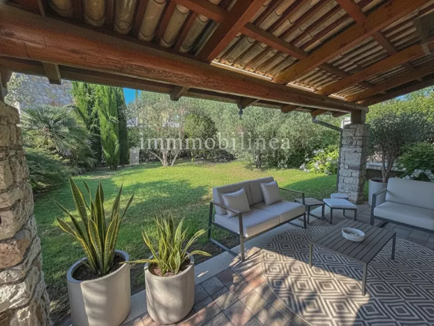 Immagine 19 di Villa in vendita  in via volpara 5 a Torri Del Benaco