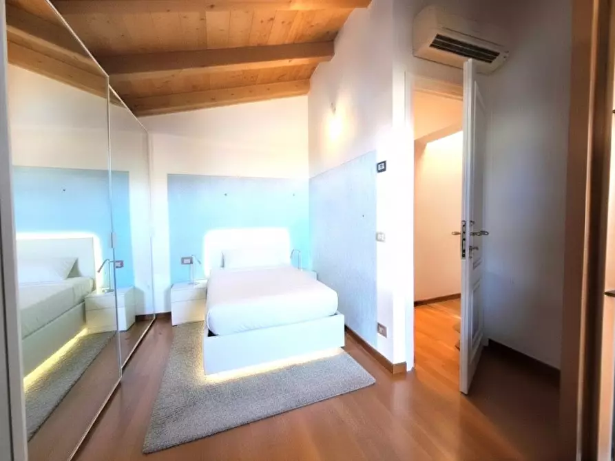 Immagine 29 di Villa in vendita  in via volpara 5 a Torri Del Benaco