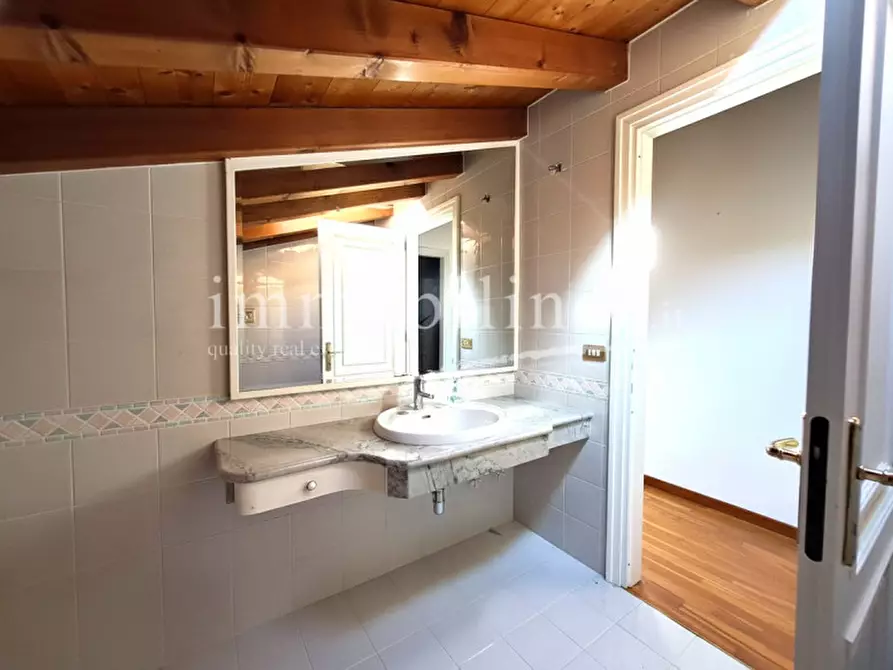 Immagine 31 di Villa in vendita  in via volpara 5 a Torri Del Benaco
