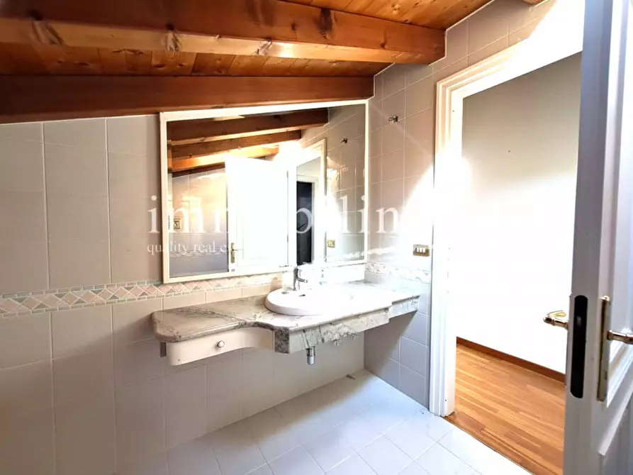 Immagine 31 di Villa in vendita  in via volpara 5 a Torri Del Benaco