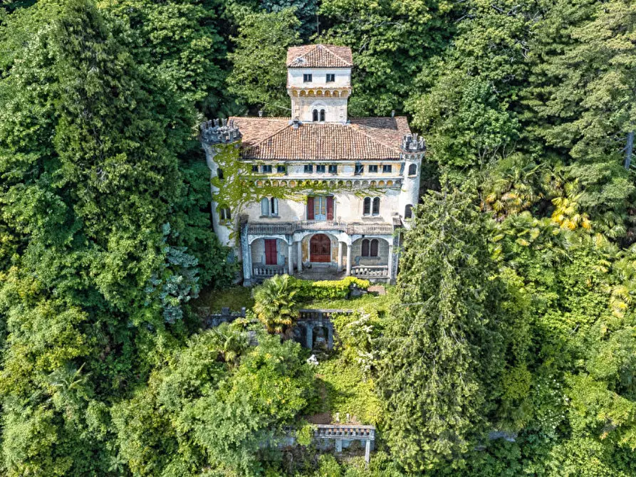 Immagine 1 di Villa in vendita  in Via Sempione sud 26 a Stresa