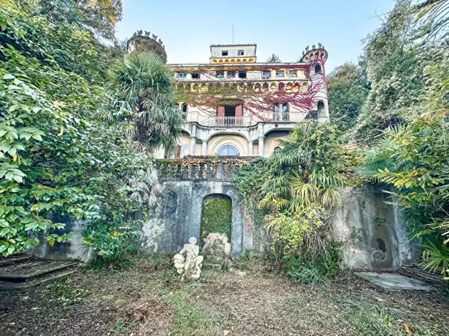 Immagine 10 di Villa in vendita  in Via Sempione sud 26 a Stresa