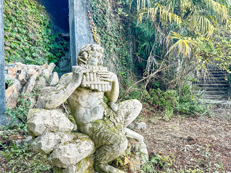 Immagine 23 di Villa in vendita  in Via Sempione sud 26 a Stresa