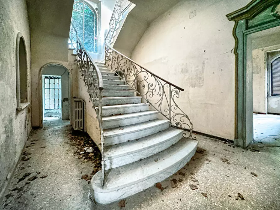 Immagine 25 di Villa in vendita  in Via Sempione sud 26 a Stresa