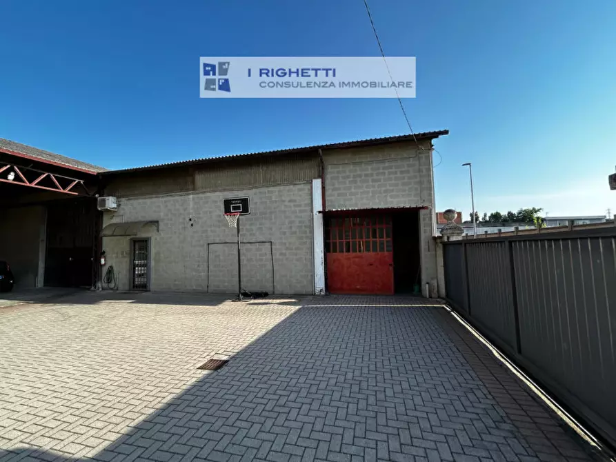 Immagine 1 di Magazzino in affitto  in via spallanzani a Verona