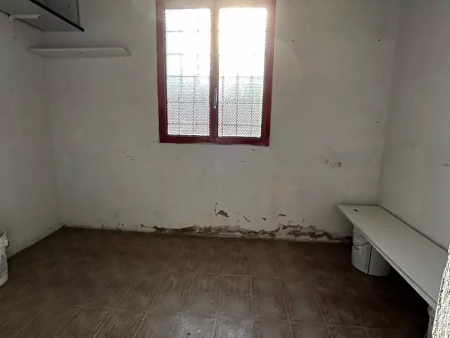 Immagine 6 di Magazzino in affitto  in via spallanzani a Verona