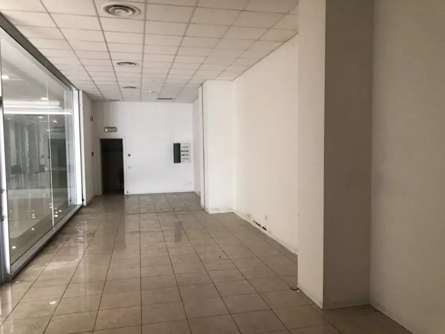 Immagine 2 di Negozio in vendita  in Maclodio via Roma 48 a Maclodio