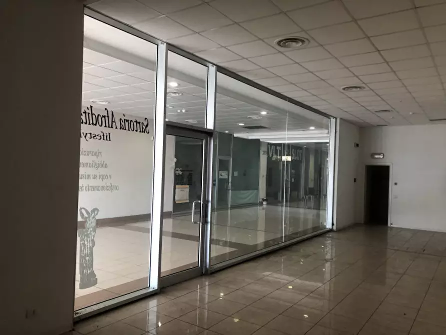 Immagine 3 di Negozio in vendita  in Maclodio via Roma 48 a Maclodio