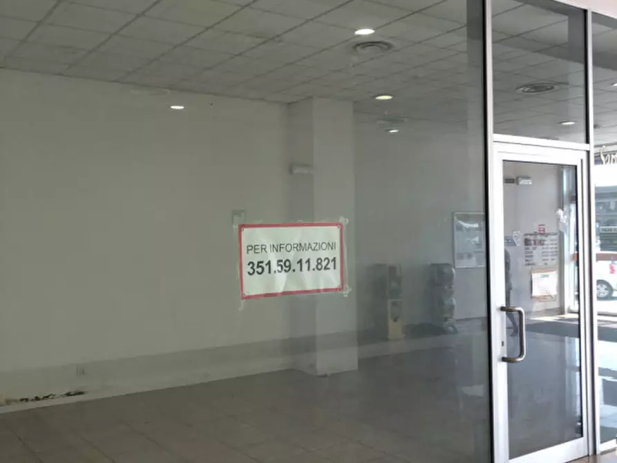 Immagine 5 di Negozio in vendita  in Maclodio via Roma 48 a Maclodio