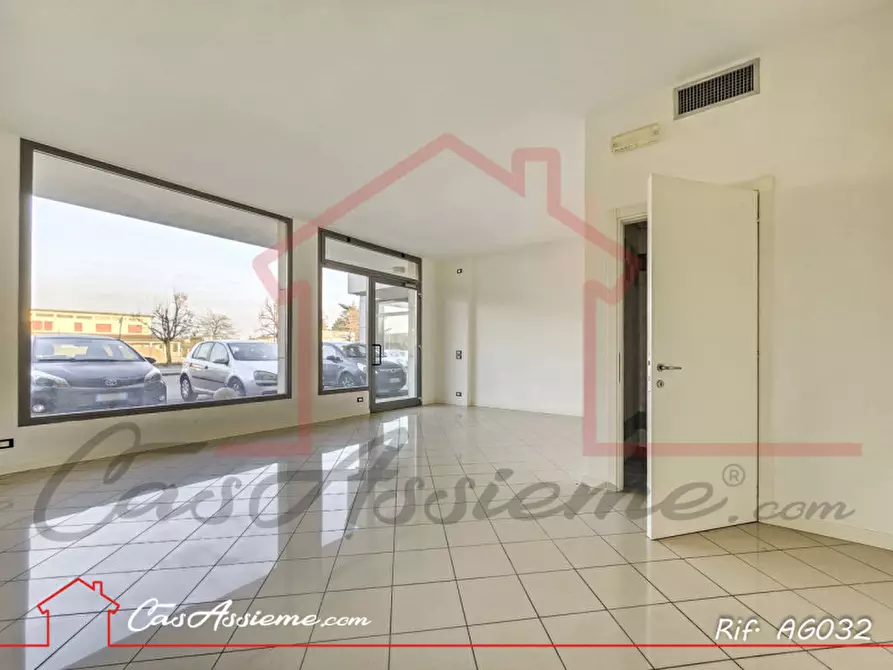 Immagine 1 di Negozio in vendita  a Tombolo