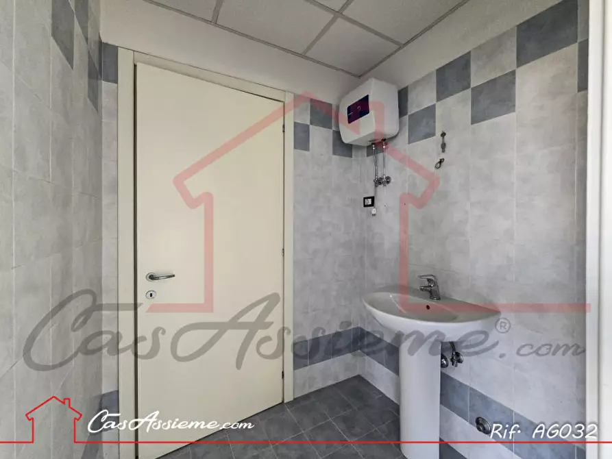 Immagine 4 di Negozio in vendita  a Tombolo