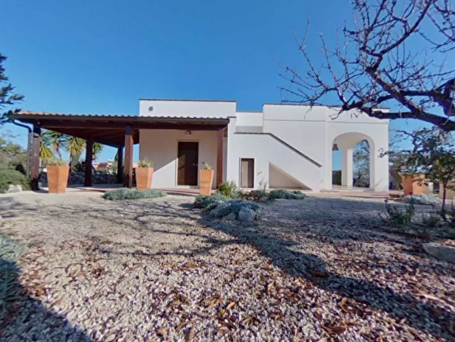 Immagine 1 di Villa in vendita  in 2T2 a Monopoli