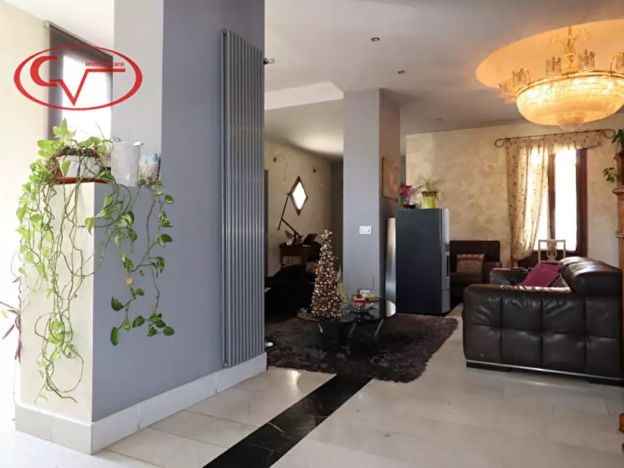 Immagine 1 di Casa bifamiliare in vendita  in viale Matteotti a Montevarchi