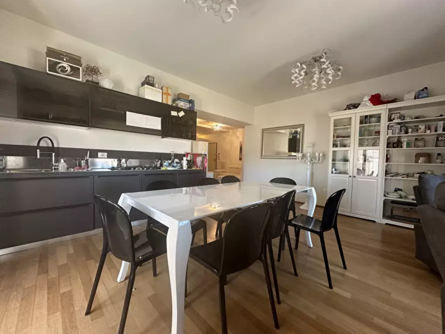 Immagine 2 di Appartamento in vendita  a Senigallia