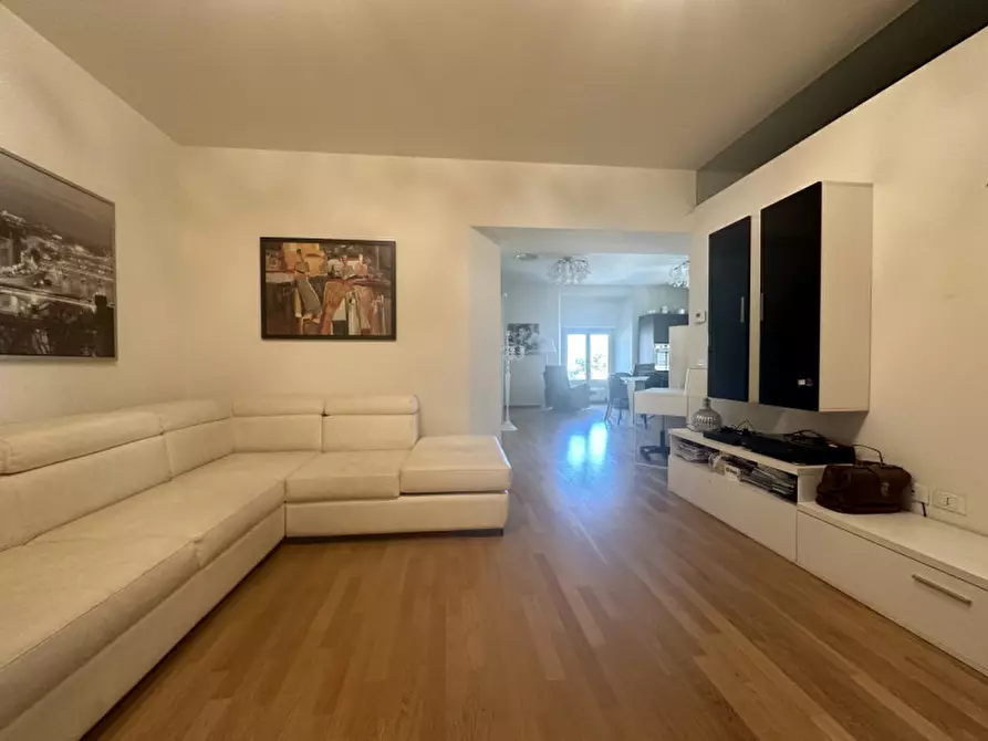 Immagine 8 di Appartamento in vendita  a Senigallia