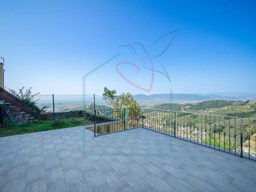 Immagine 2 di Appartamento in vendita  a Ortonovo