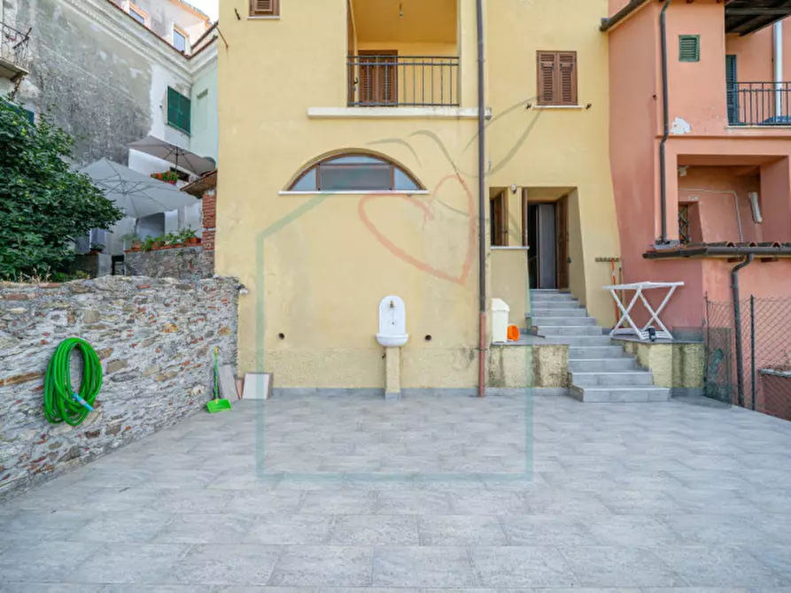 Immagine 17 di Appartamento in vendita  a Ortonovo