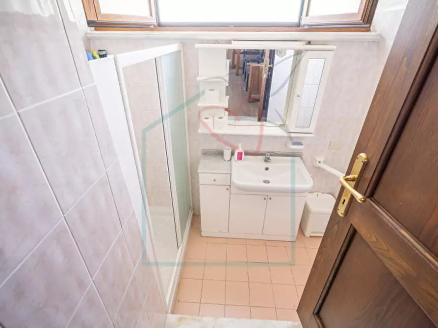 Immagine 18 di Appartamento in vendita  a Ortonovo