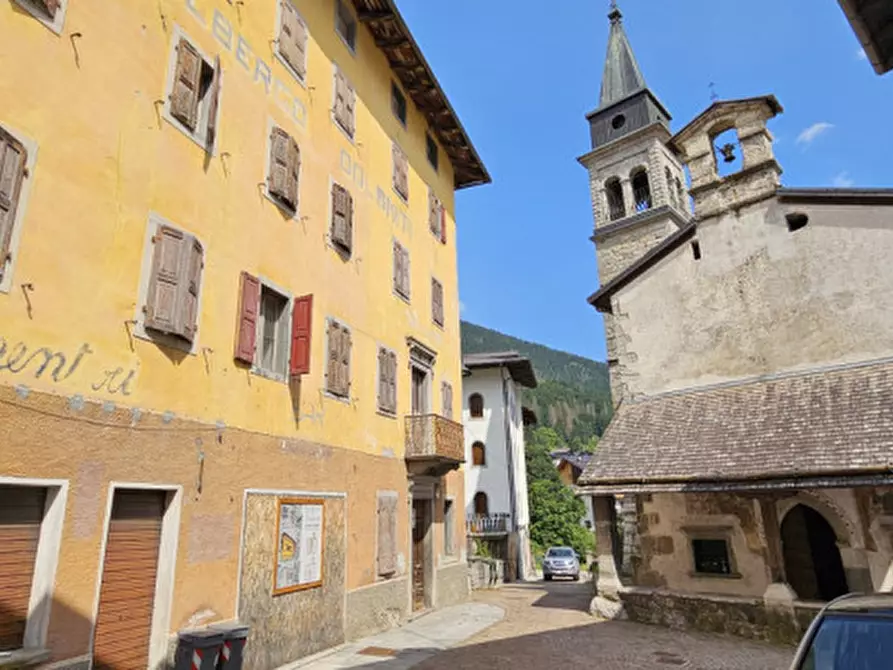 Immagine 1 di Palazzo in vendita  in Via Latteria 7 a Forni Di Sopra