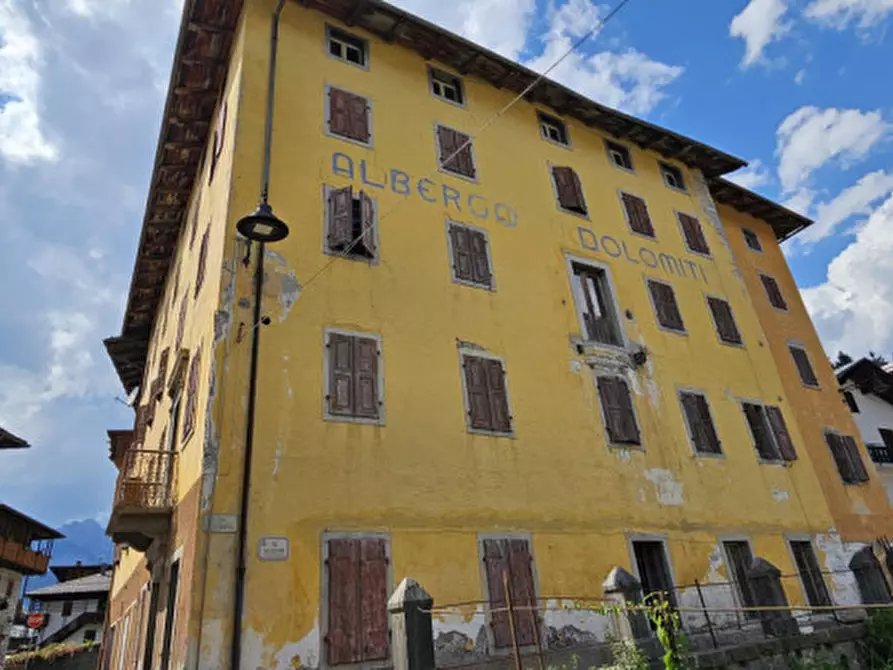 Immagine 2 di Palazzo in vendita  in Via Latteria 7 a Forni Di Sopra