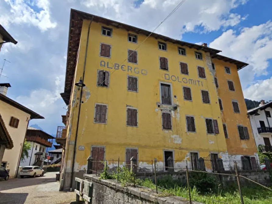 Immagine 3 di Palazzo in vendita  in Via Latteria 7 a Forni Di Sopra