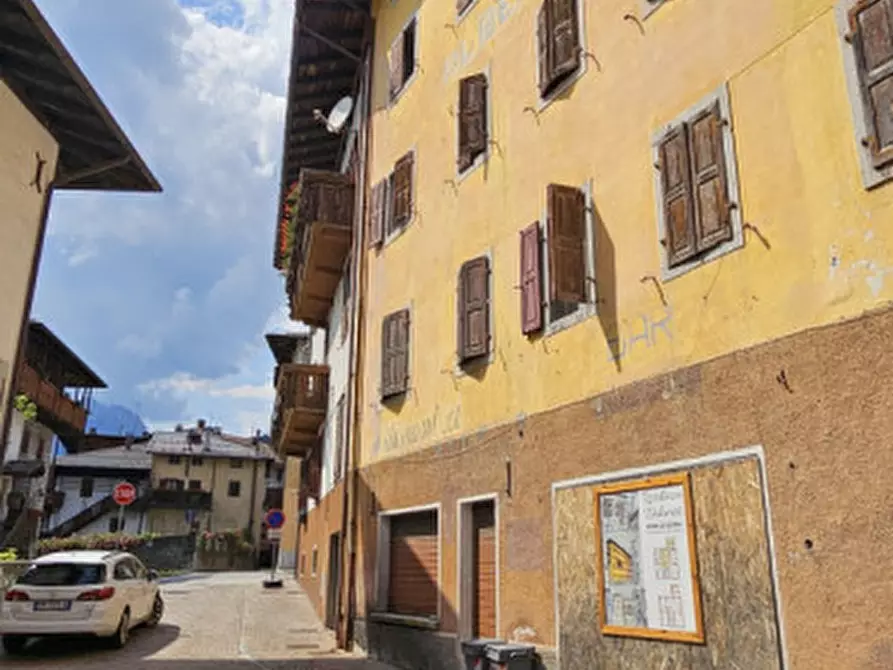 Immagine 8 di Palazzo in vendita  in Via Latteria 7 a Forni Di Sopra