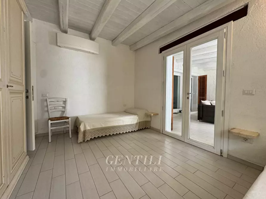 Immagine 18 di Appartamento in vendita  a Arzachena