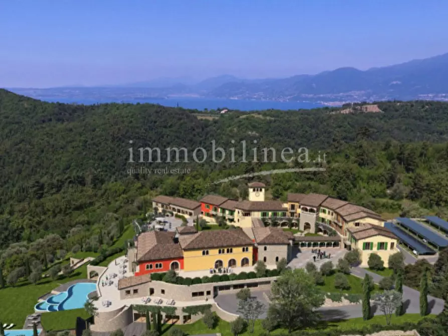 Immagine 2 di Hotel in vendita  in Zel a Costermano sul Garda