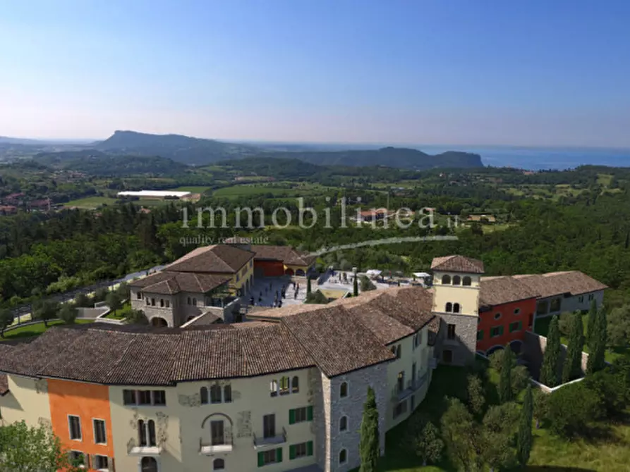 Immagine 3 di Hotel in vendita  in Zel a Costermano sul Garda