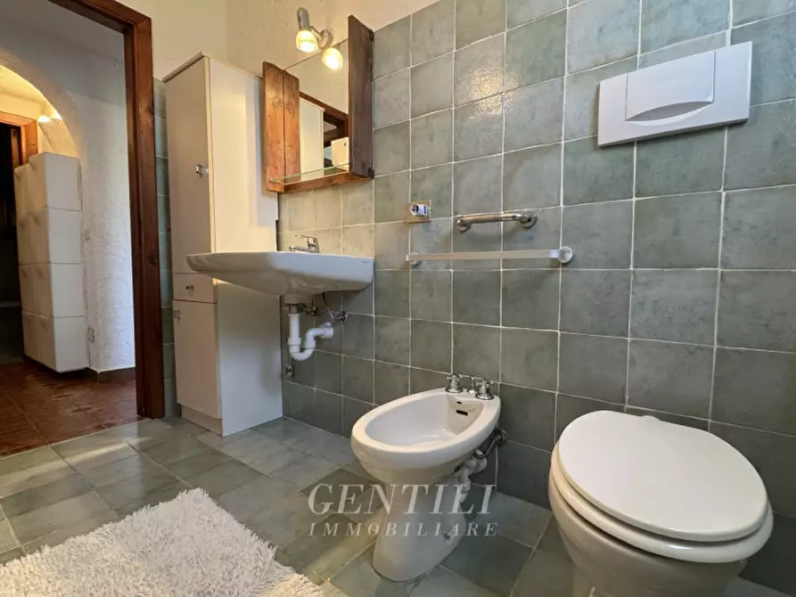 Immagine 11 di Appartamento in vendita  a Arzachena