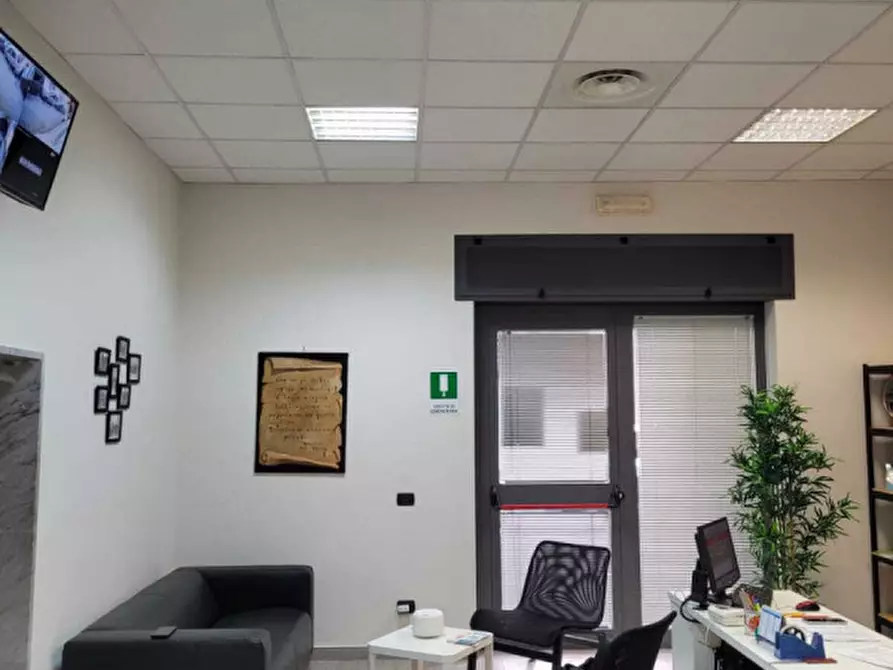 Immagine 1 di Ufficio in affitto  in VIA ABRUZZO a Torre Del Greco