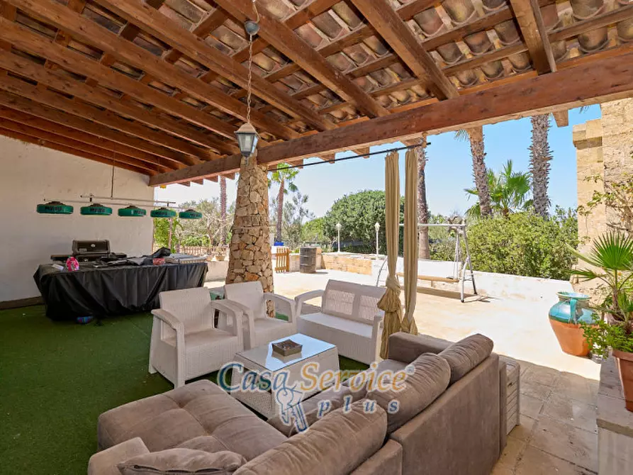 Immagine 1 di Villa in vendita  in Via conte di Torino a Racale