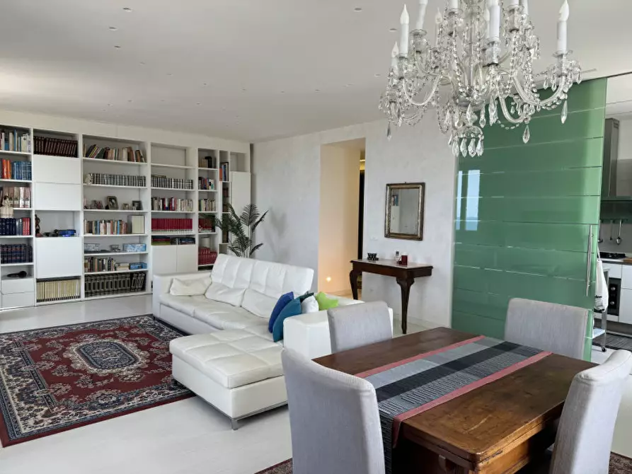 Immagine 2 di Appartamento in vendita  in viale di Antignano a Livorno