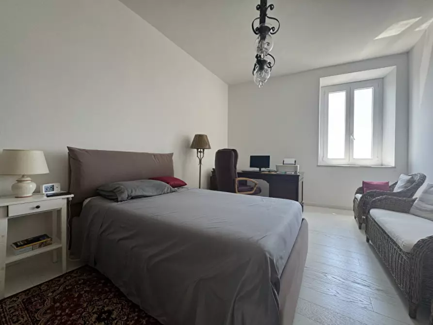 Immagine 9 di Appartamento in vendita  in viale di Antignano a Livorno