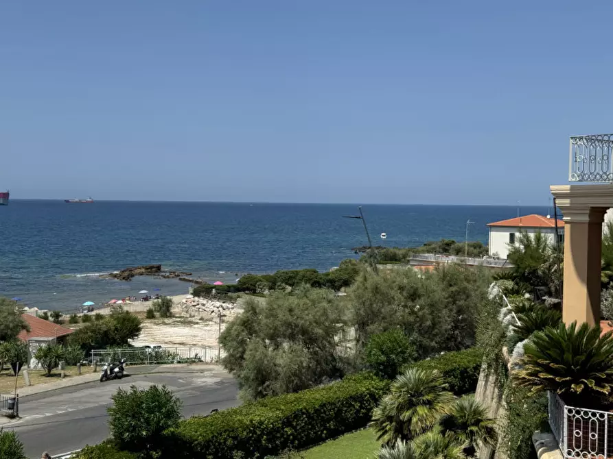 Immagine 11 di Appartamento in vendita  in viale di Antignano a Livorno