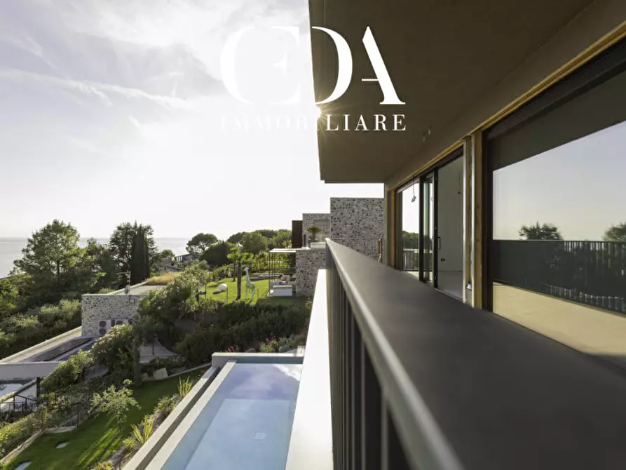 Immagine 3 di Villa in vendita  in via villaggio oliveto a Costermano sul Garda