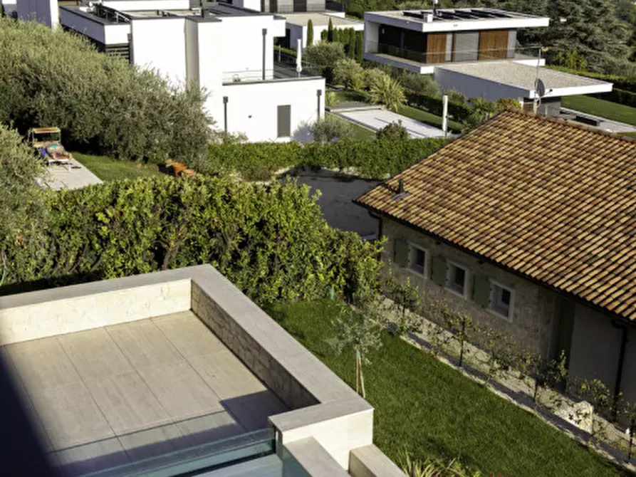 Immagine 18 di Villa in vendita  in via villaggio oliveto a Costermano sul Garda